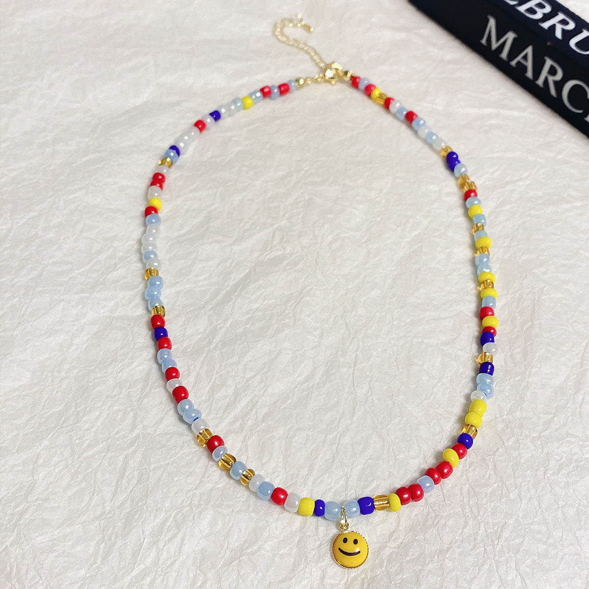 Venta al por mayor Collar de cara de sonrisa de perlas de color de vidrio